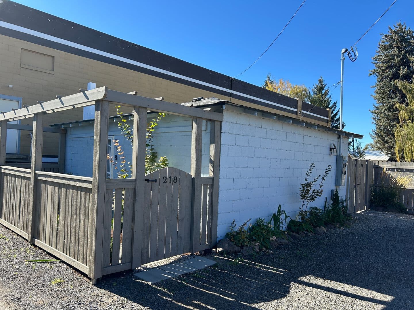 Newly Remodeled Studio in Downtown Redmond - PENDING APPLICATION